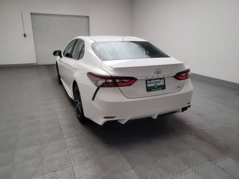 Used 2021 Toyota Camry SE image 6