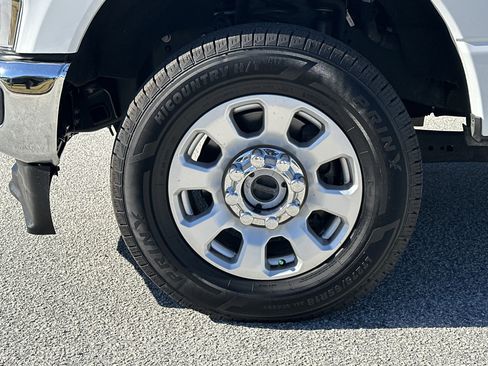 Used 2024 Ford F250 XLT image 11