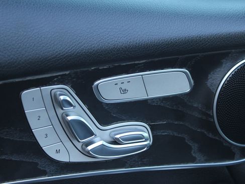 Used 2018 Mercedes-Benz GLC 300 4MATIC image 23