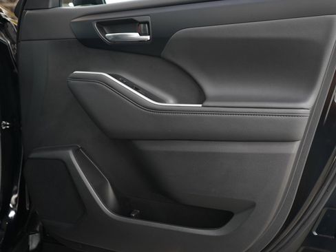 Certified 2025 Toyota Highlander XSE AWD/4WD image 9