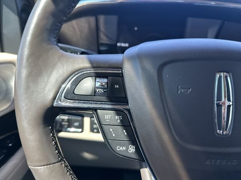 Used 2018 Lincoln Navigator L Reserve w/ Technology Package AWD/4WD image 32
