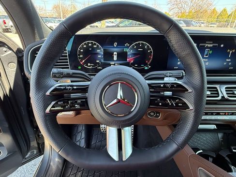 Used 2025 Mercedes-Benz GLS 580 4MATIC image 18