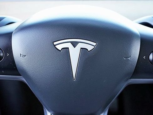 Used 2021 Tesla Model Y Long Range AWD/4WD image 48