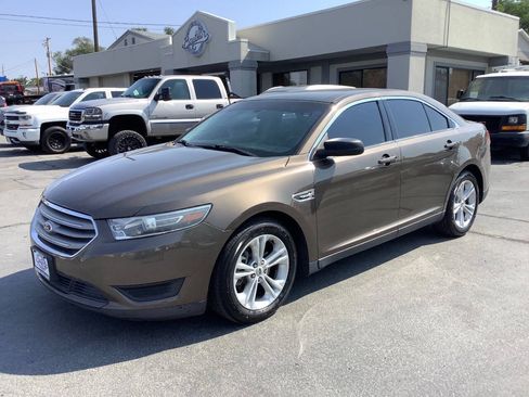 Used 2016 Ford Taurus SE FWD image 1