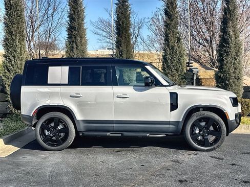 Used 2026 Land Rover Defender 110 S image 6