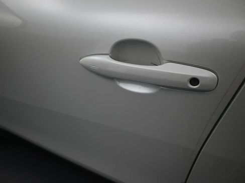 Used 2024 Toyota Corolla Cross LE FWD image 33