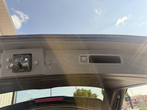 Used 2021 Toyota Highlander XLE AWD/4WD image 20