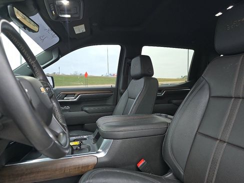 Used 2023 Chevrolet Silverado 1500 High Country w/ Technology Package image 24
