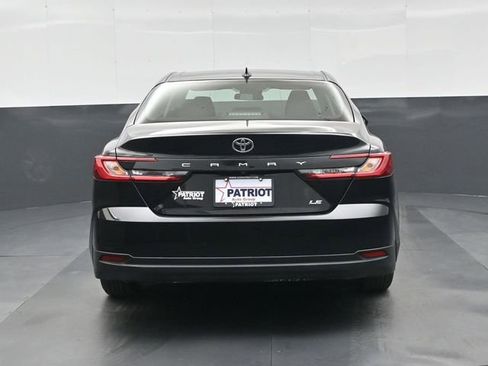 Used 2025 Toyota Camry LE image 5