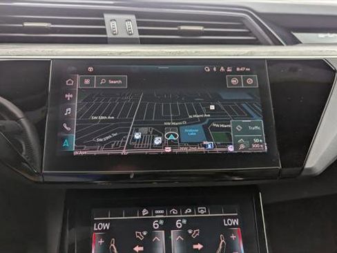 Used 2022 Audi e-tron S Premium Plus image 26