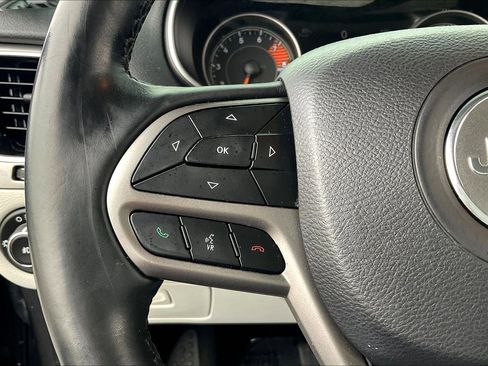 Used 2019 Jeep Cherokee Limited w/ Technology Group image 19