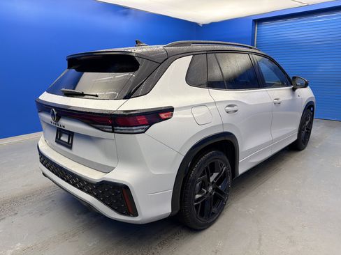 New 2026 Volkswagen Tiguan SE R-Line image 7