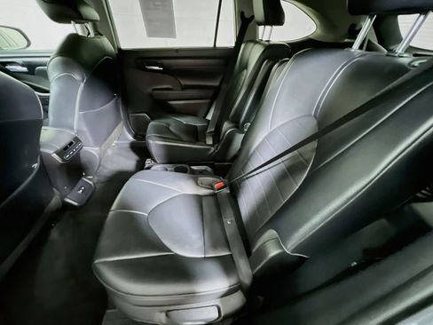 Certified 2021 Toyota Highlander XLE AWD/4WD image 22