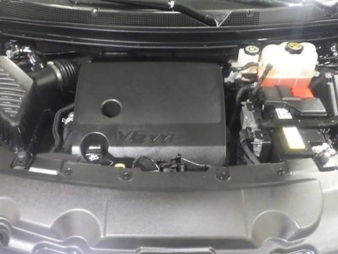 Used 2023 Chevrolet Traverse LT image 10