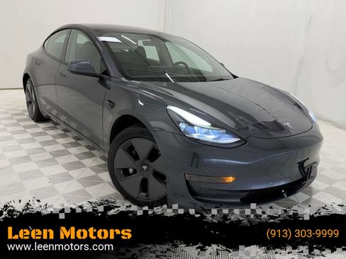 Used 2022 Tesla Model 3 image 1