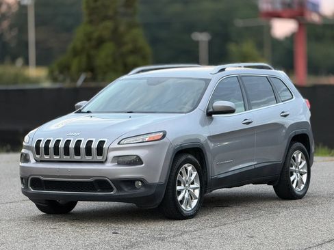 Used 2017 Jeep Cherokee Limited FWD image 6
