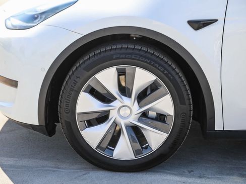 Used 2021 Tesla Model Y Long Range AWD/4WD image 9