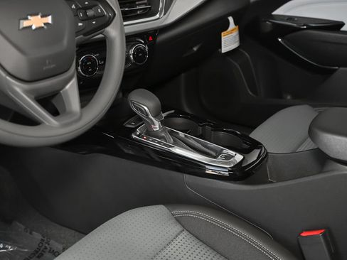 Used 2026 Chevrolet Trax LT w/ Sunroof Package FWD image 29