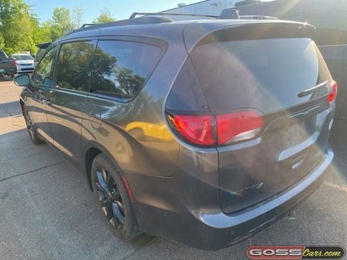 Used 2020 Chrysler Pacifica Touring-L w/ Advanced Safetytec Group FWD image 4