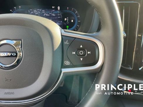 Certified 2025 Volvo XC60 B5 Core image 20