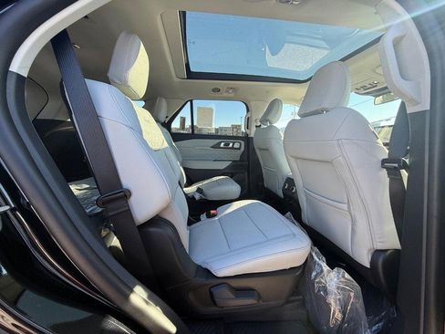 New 2026 Ford Explorer Platinum image 15