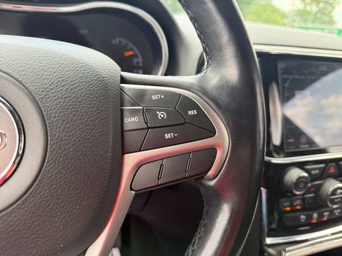 Used 2020 Jeep Grand Cherokee Altitude AWD/4WD image 15