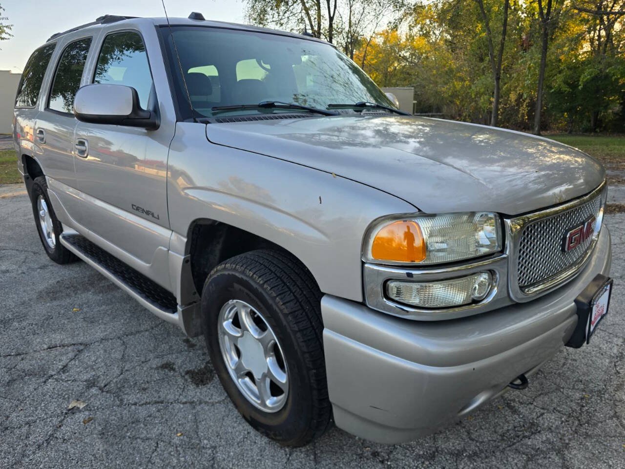 Used 2004 GMC Yukon Denali AWD/4WD image 3