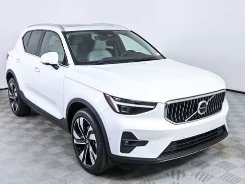 Certified 2024 Volvo XC40 B5 Ultimate w/ Protection Package AWD/4WD image 28