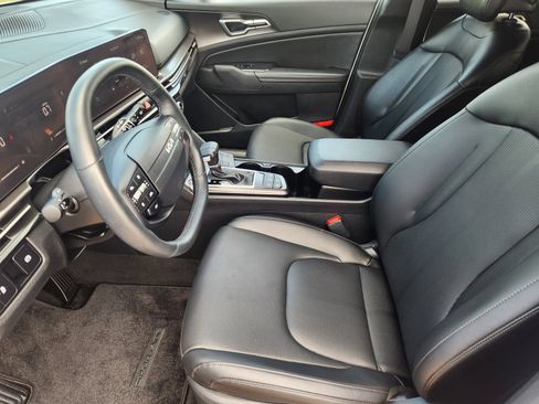 Used 2026 Kia Sportage EX FWD image 16