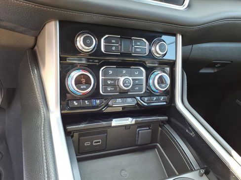 Used 2024 GMC Yukon Denali w/ LPO, Floor Liner Package AWD/4WD image 18