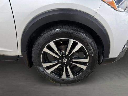 Used 2019 Nissan Kicks SV image 17