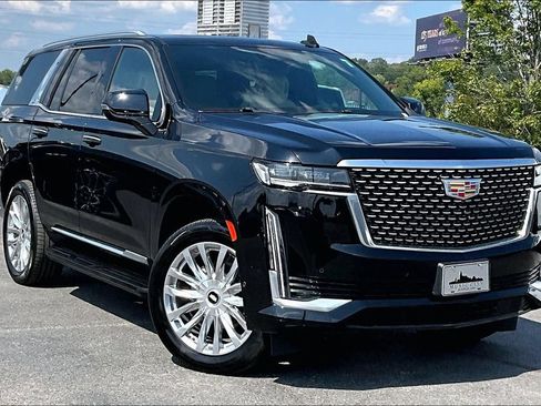 Used 2024 Cadillac Escalade Premium Luxury AWD/4WD image 38