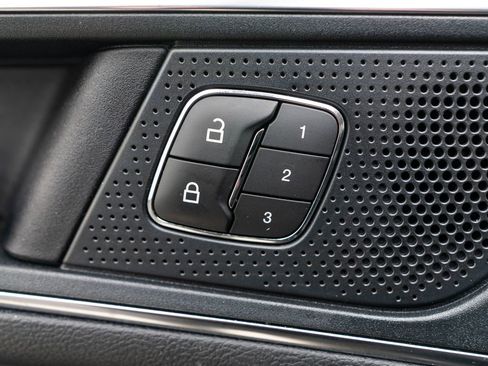 Used 2019 Ford Edge Titanium w/ Equipment Group 301A AWD/4WD image 22