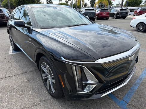 Certified 2024 Cadillac Lyriq Luxury AWD/4WD image 3