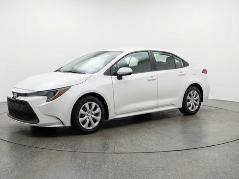 Used 2025 Toyota Corolla LE FWD image 3