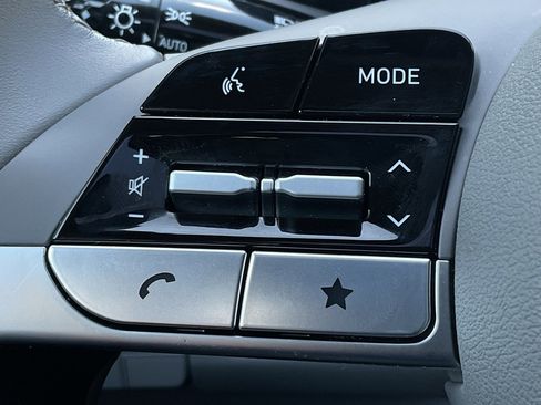 Used 2025 Hyundai Elantra SEL image 22