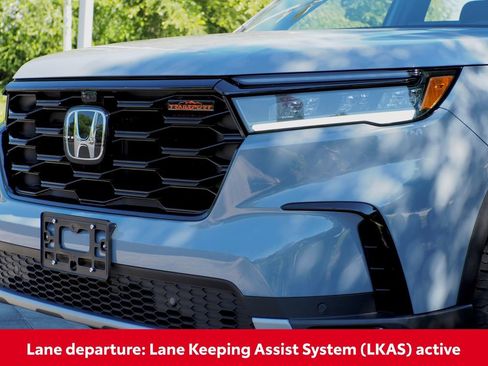 Used 2025 Honda Pilot TrailSport image 12