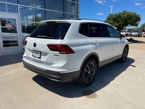 Used 2024 Volkswagen Tiguan SE w/ Panoramic Sunroof Package AWD/4WD image 5