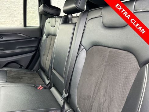 Used 2023 Jeep Grand Cherokee Altitude image 18