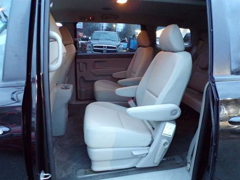 Used 2015 Kia Sedona LX image 24