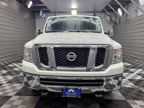Used 2017 Nissan NV 3500 SL w/ Technology Package RWD image 3