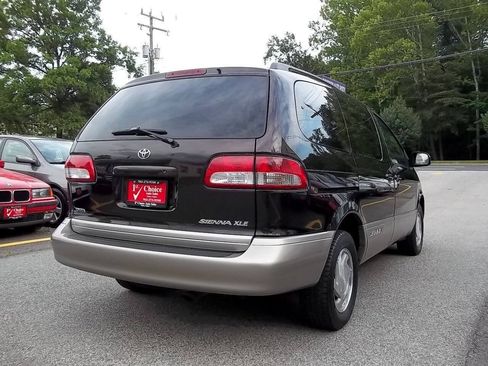 Used 2001 Toyota Sienna XLE FWD image 2