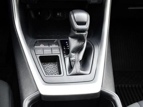 Used 2019 Toyota RAV4 LE w/ Carpet Mat Package FWD image 26