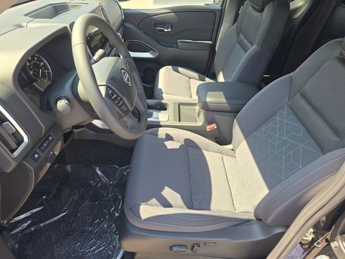 New 2025 Nissan Frontier SV w/ SV Convenience Package RWD image 6
