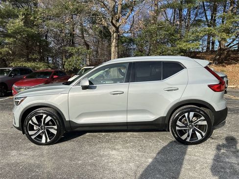 Certified 2024 Volvo XC40 B5 Plus w/ Protection Package Premier image 5