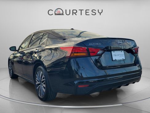 Certified 2025 Nissan Altima 2.5 SV image 2