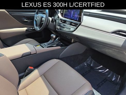 Used 2025 Lexus ES 300h w/ Premium Package FWD image 9