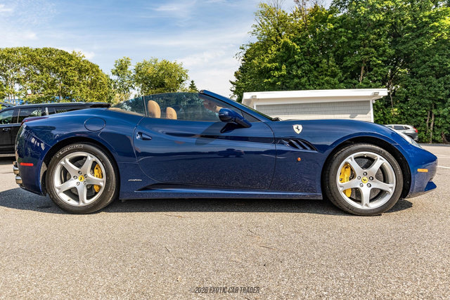 Used 2012 Ferrari California RWD image 8