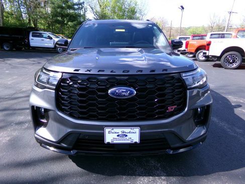 Used 2025 Ford Explorer ST AWD/4WD image 3