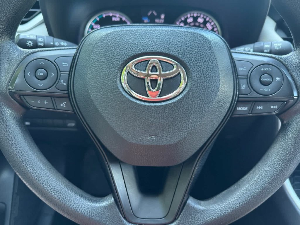 Used 2021 Toyota RAV4 XLE w/ Convenience Package AWD/4WD image 18